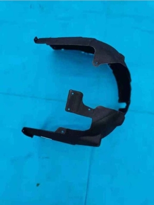 Geely Geometry A plastic or rubber black wheel cover fender is used to block mud.