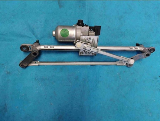 Geely Geometry A alloy silver wiper motor with connecting rod is used to drive the wiper arm