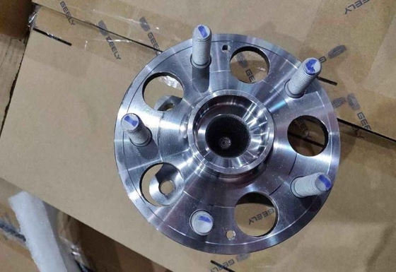 Silver hub bearings made of high-strength alloy by Geely Binyue