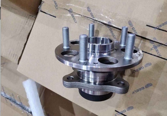 Silver hub bearings made of high-strength alloy by Geely Binyue