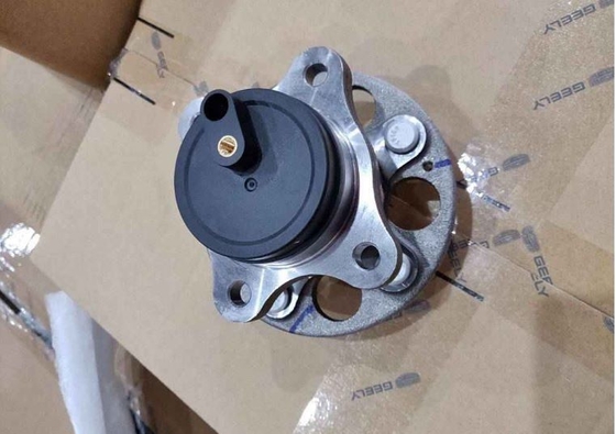 Silver hub bearings made of high-strength alloy by Geely Binyue