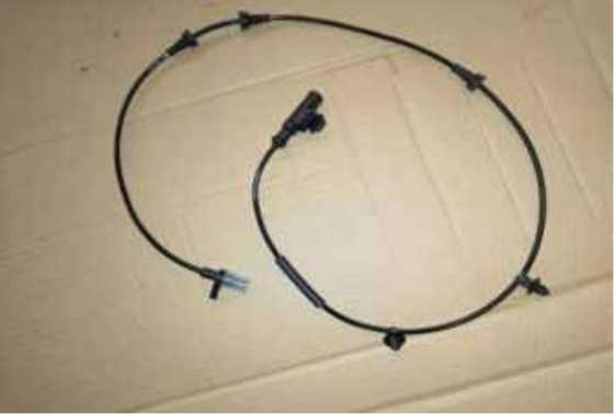 Geely Binyue's permanent magnet and Hall-style black wheel speed sensor are used to measure vehicle speed.