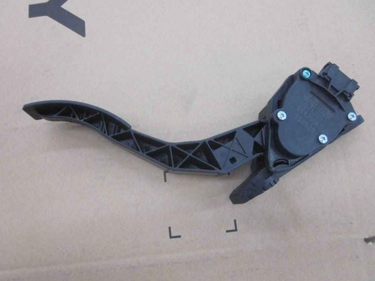 Geely Binyue's plastic black accelerator pedal is conducive to accurate control of power.
