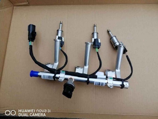 Geely Binyue's silver oil rail injector with 200bar high-pressure mid-direct injection technology